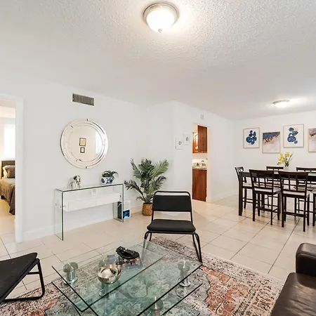 Comfortable 3 Bed Apt Centrally Located In Miami